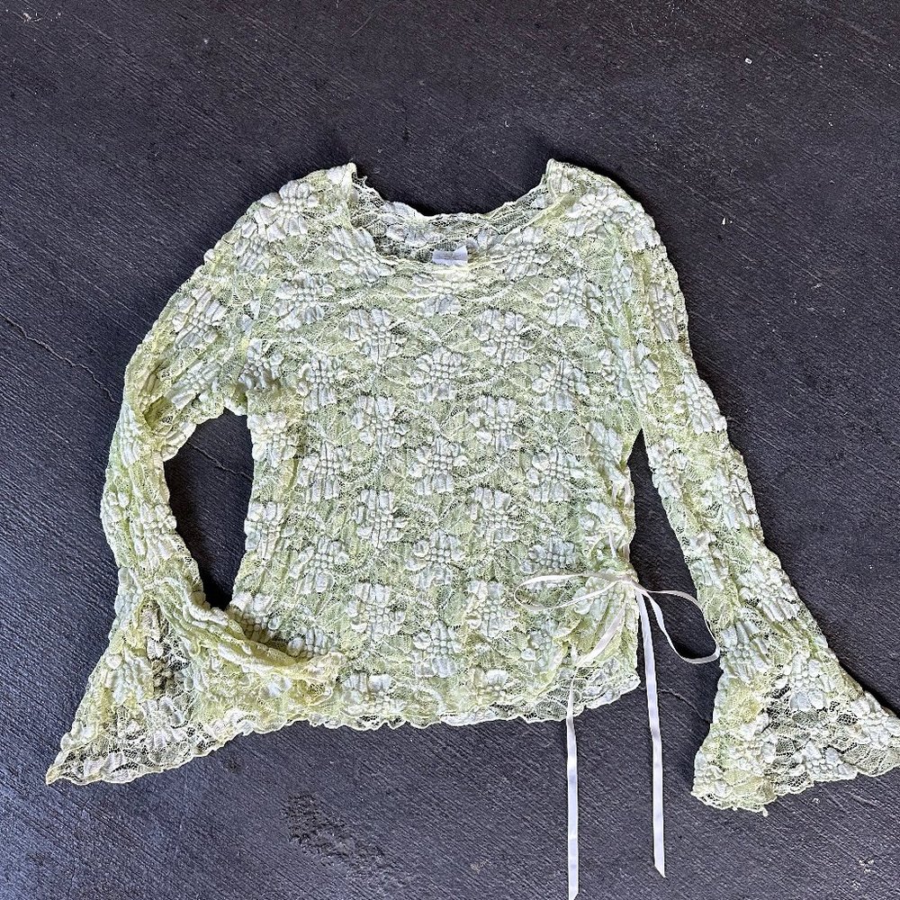 Vintage Floral Lace bell sleeve top